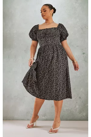 PRETTYLITTLETHING Plus Black Ditsy Floral Puff Short Sleeve Midi Dress