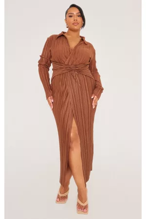 PRETTYLITTLETHING Women Graduation Dresses - Plus Chocolate Plisse Collar Detail Twist Midaxi Dress