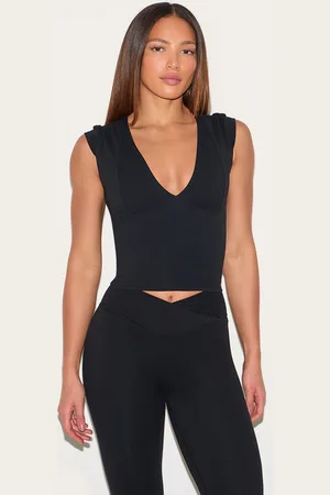PRETTYLITTLETHING Tall Snatched Sculpt V Neck Crop Top