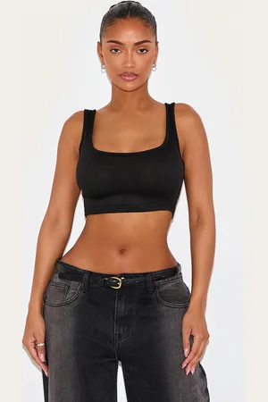 PRETTYLITTLETHING Shape Ribbed Scoop Neck Crop Top