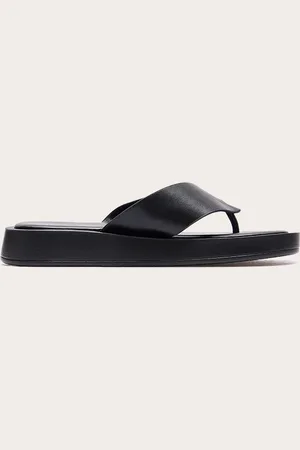 PRETTYLITTLETHING Chunky Sandal Toe Post Flip Flops