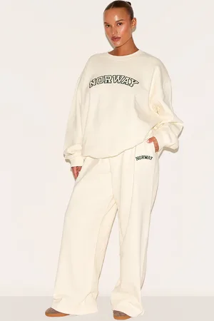 PRETTYLITTLETHING Plus Premium Embroidered Norway Wide Leg Sweatpant