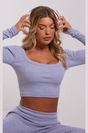 PRETTYLITTLETHING Rib Scoop Neck Long Sleeve Crop Top