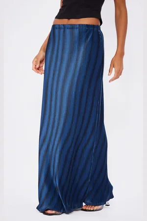 PRETTYLITTLETHING Printed Plisse Maxi Skirt