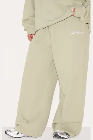 PRETTYLITTLETHING Plus Premium Embroidered Norway Wide Leg Sweatpants