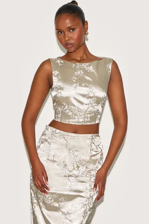 PRETTYLITTLETHING Floral Embroidered Racer Neck Crop Top