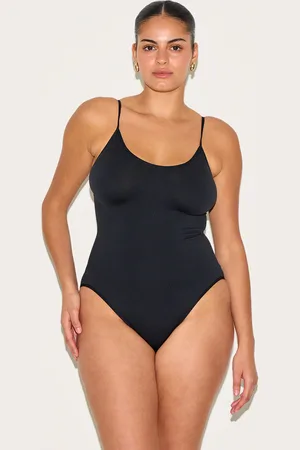 PRETTYLITTLETHING Seam Cupped Detail Bodysuit