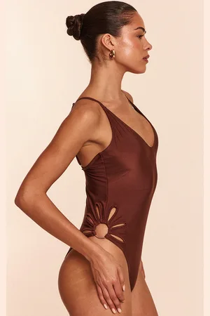 PRETTYLITTLETHING Cut Out Hip Detail Swimsuit