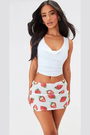 PRETTYLITTLETHING Petite Low Waist Printed Strawberry Micro Mini Skirt