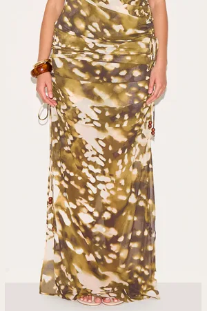 PRETTYLITTLETHING Plus Blurred Abstract Printed Chiffon Ruched Bead Detail Maxi Skirt