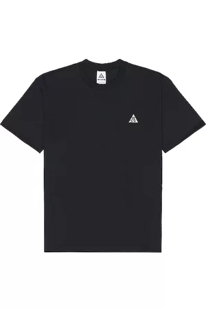 Nike M NRG ACG SS LBR TEE in Black.