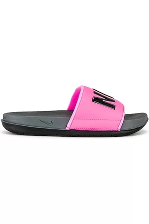 Nike Offcourt Slide in Pink.