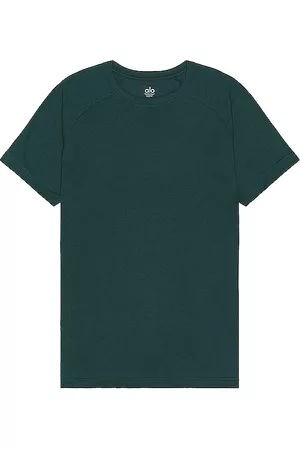 alo Men Sports T-Shirts - Triumph T-Shirt in Green.