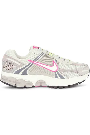 Nike Zoom Vomero 5 Sneaker in Grey. - size 10 (also in 10.5, 11, 5, 5.5, 6, 6.5, 7, 7.5, 8, 8.5, 9, 9.5)