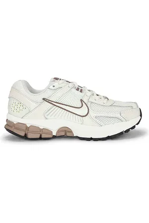 Nike Zoom Vomero 5 Sneaker in Cream. - size 10 (also in 10.5, 5.5, 6, 6.5, 7, 7.5, 8, 8.5, 9, 9.5)