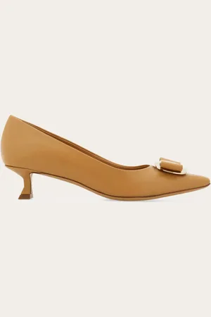 Salvatore Ferragamo Women New Vara plate kitten heel pump Size 5