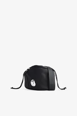 PUBLISHED BY Womens Climbing Woven Pouch