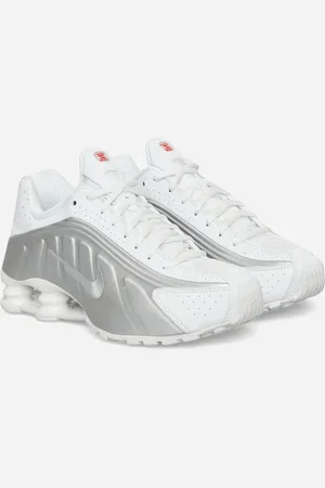 Nike Shox R4 Sneakers / Metallic Silver