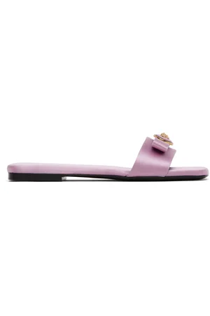 サンダル・ミュール VERSACE Women Laced up Shoes 10141001A114111KF9V Beige V2025 Patent Mules 55 mm Black,Gold | VERSACE US