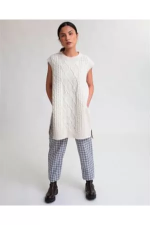 beaumont Women Vests - Aw22 Pippa Lambs Wool Vest In White Un-dyed