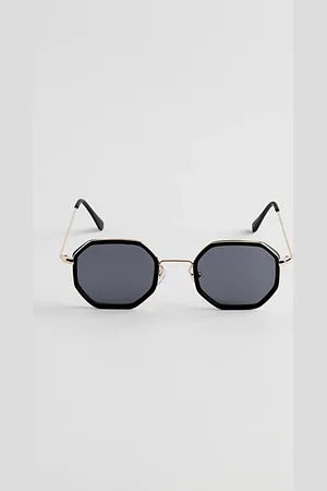 Urban Outfitters Astro Bug Wrap Sunglasses in Black