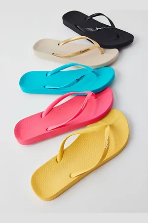 Ipanema Ana Thong Sandal in , Women