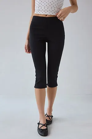 Kimchi Blue Ellie High Rise Stretch Capri Pant in , Women