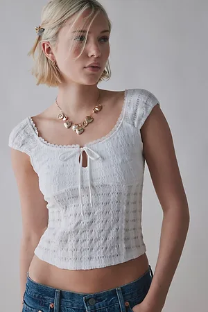 Kimchi Blue Juliette Keyhole Scoop Neck Crinkle Blouse in , Women