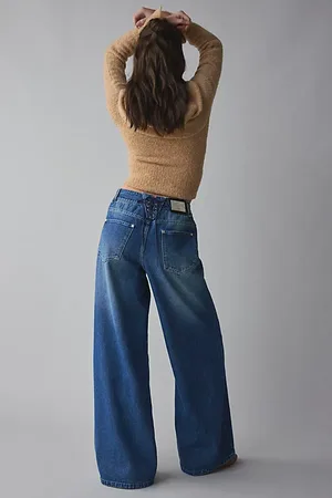 House of Sunny Low-Rise Wide Leg Jean in , Women