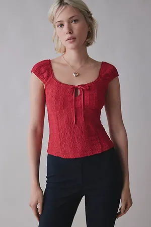 Kimchi Blue Juliette Keyhole Scoop Neck Crinkle Blouse in , Women