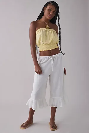 Kimchi Blue Livia Ruffle Bloomer Capri Pant in , Women