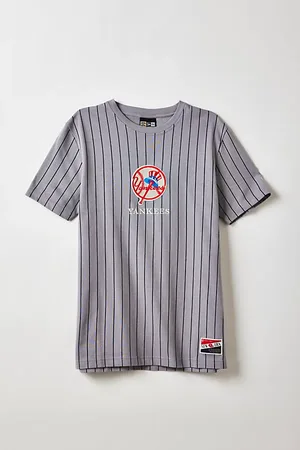 New Era MLB New York Yankees Team Logo Striped Tee in , Men