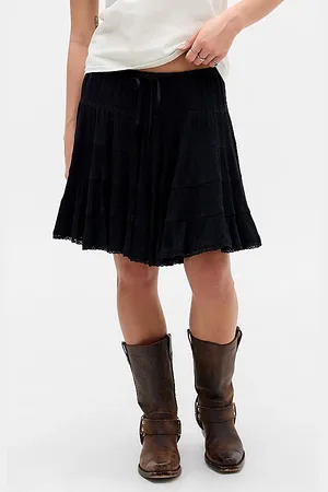 Kimchi Blue Ava Crinkle Midi Skirt in , Women