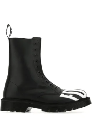 VTMNTS Black leather ankle boots